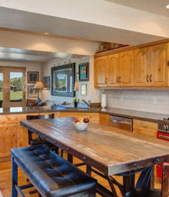 Rustic kitchen with a vintage touch